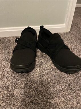 Bzees Women's Black Slip-On Comfort Loafers
